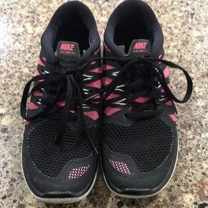 Girls size 5 Nike shoes